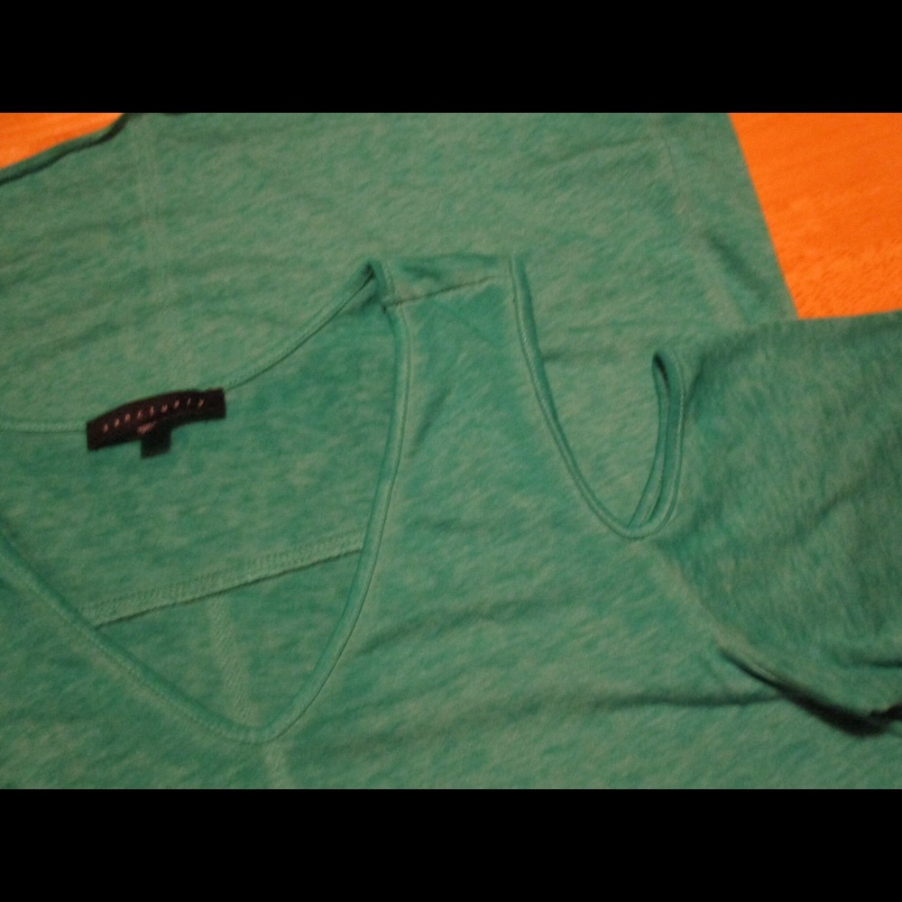 🔴 SANCTUARY Dahlia Kingston Cold Shoulder Tee - Picture 5 of 9